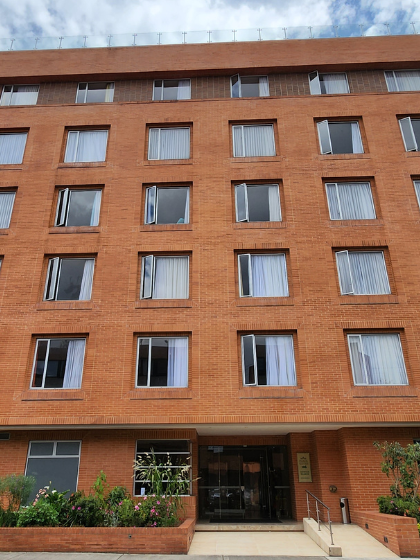 espacios-fachada-hotel-plaza-suites-Bogotá